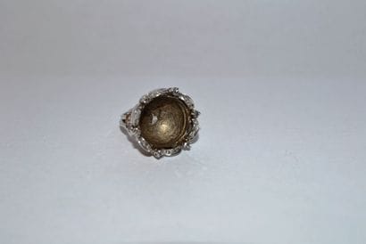 Monture de bague en or gris 750 °/°° rehaussée...