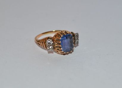 Bague en or 750 °/°° et platine sertie d'un...