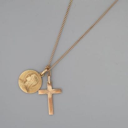 Chaîne et ses deux pendentifs religieux en...