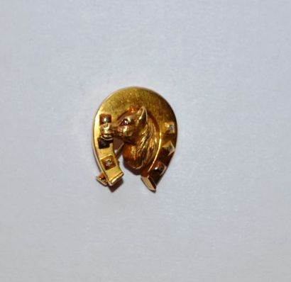 Broche en or 750 °/°° ornée d'un cheval dans...