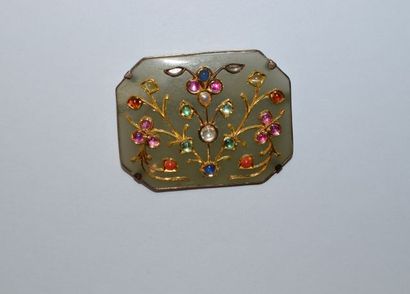Broche plaque en or 375 °/°° ornée d'un motif...