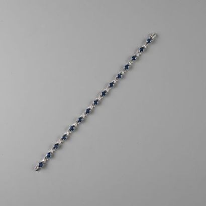 Bracelet ligne en or gris 750 °/°° serti...