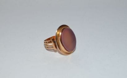Bague chevalière en or 750 °/°° sertie d'une...