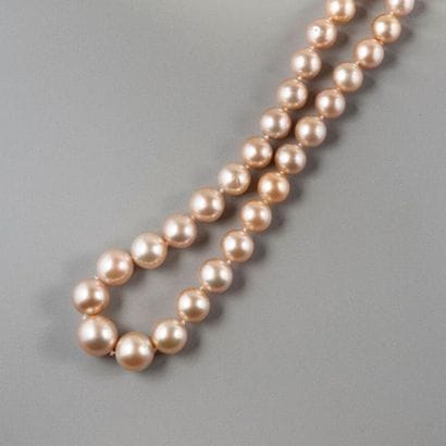 Collier en chute de 37 perles de culture...