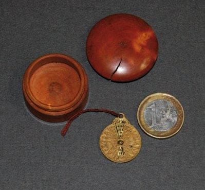 Calendrier perpétuel miniature à deux rouelles,...