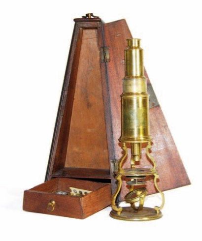 Microscope selon Culpeper en laiton sur tripode...