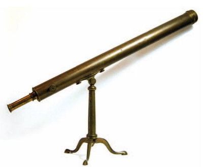 Lunette astronomique en laiton sur tripode...