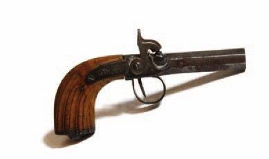Pistolet à coffre à percussion. Vers 1870....