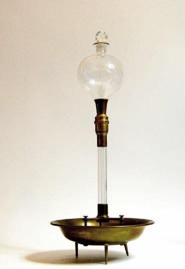 Fontaine intermittente en verre et laiton....