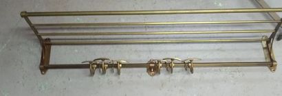 Porte manteau en laiton.
