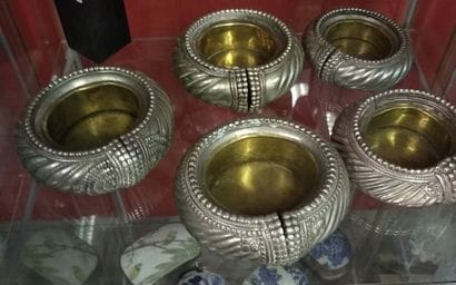 5 bracelets berbères en métal argenté.