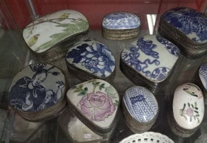 10 boites en porcelaine monture métal ar...