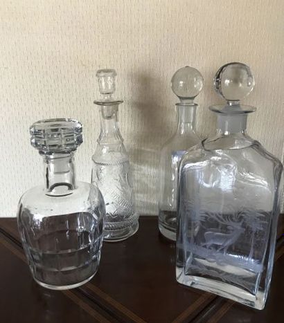 Lot de quatre carafes.