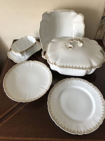 HAVILAND LIMOGES
Partie de service en porcelaine...