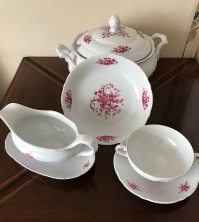 Partie de service en porcelaine allemande...