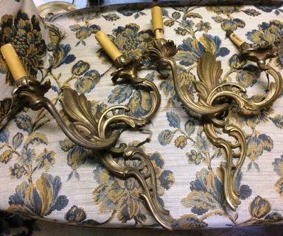 Paire d'appliques à deux lumières en bronze...