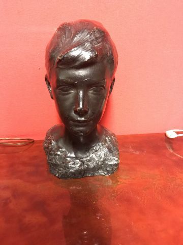 Buste de jeune homme
Plâtre peint noir.
H....