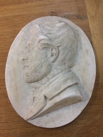 Médaillon en platre