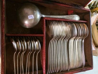 Partie de ménagère en métal argenté comprenant...