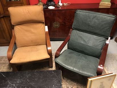 Deux fauteuils confortables.