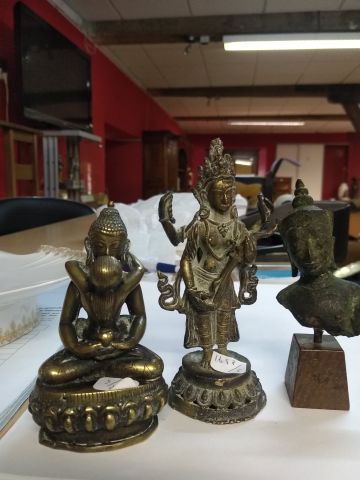 3 Statuettes NEPAL
Bronze 
H. 15, 14 et 10...