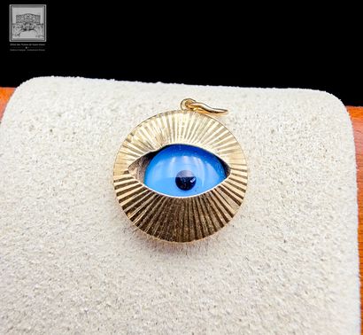 Pendentif oeil
or jaune18K 750/°°° et verre
Poinçon...