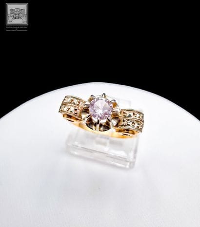 Ring
Yellow gold
750/°°° Eagle-head hallmark
Set...