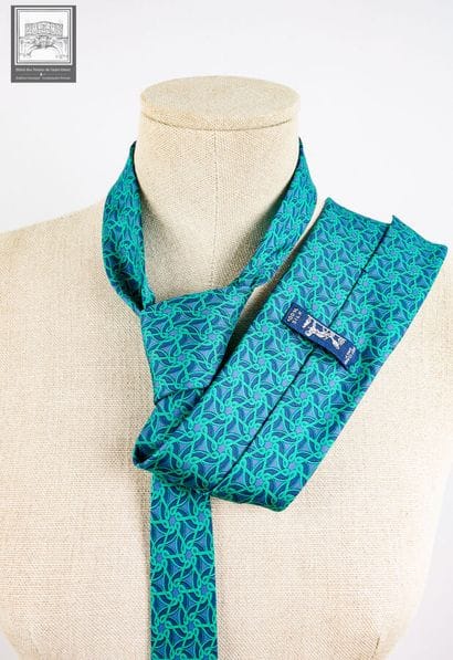 HERMES Paris, Lot comprenant :
- Cravate...