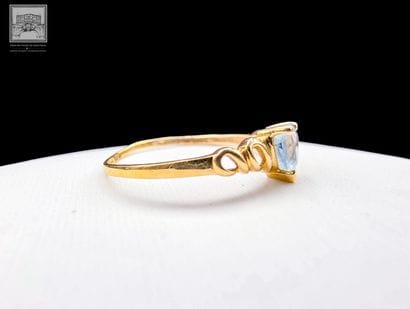 Bague
Or jaune 18K 750/°°°
Sertie d'une petite...