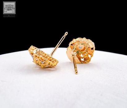 Paire de boucles d'oreille en or jaune 18K...
