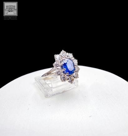 Bague marguerite 
Or gris 18K 750/°°°
Poinçon...