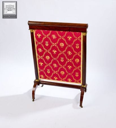 Ecran de cheminée de style Empire
Acajou...