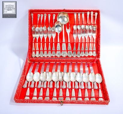Ménagère en argent 800/°°°, décor de coquille...
