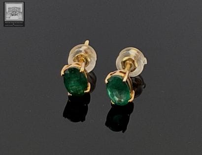 Pair of 750°/ (18K) 0g95 yellow gold earrings...