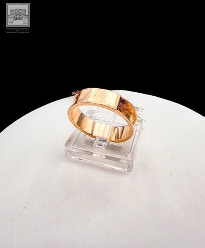 Bague en or 18K 750/°°°
Poinçon tête de cheval...