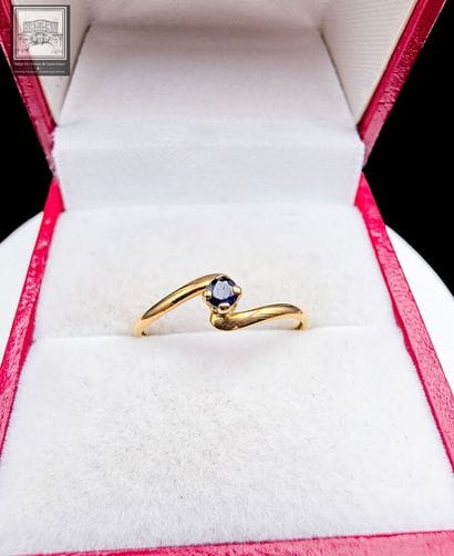 Bague
Or jaune 18K 750/°°°
Sertie d'un petit...