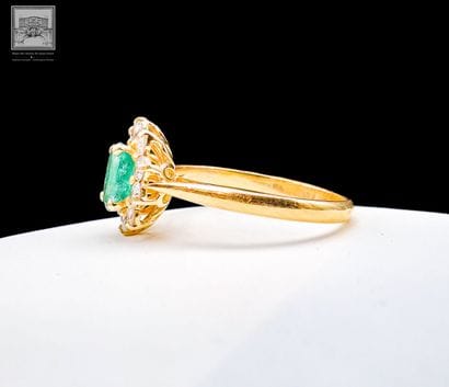 Marguerite Ring
18K yellow gold 750/°°°
Set...
