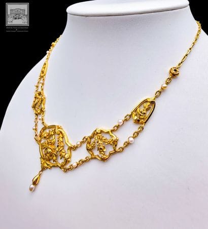 Draped necklace 
750/°°° openwork yellow...
