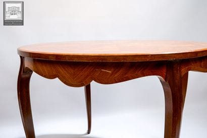 Table basse ronde
Style Louis XV
Garniture...