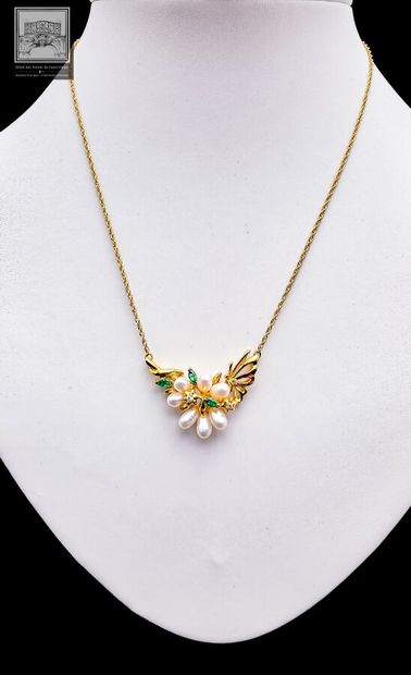 Collier + Pendentif
or jaune 18K 750/°°°...