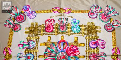 HERMÈS Paris 
Carré en twill de soie titré...