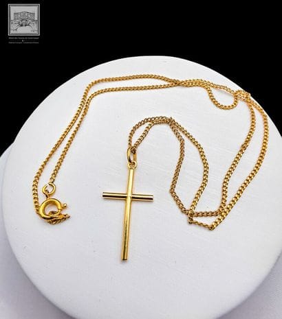 Small 18K gold cross, 750/°°°, 0.58 grams....