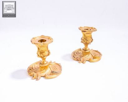 Paire de flambeau 
De style Louis XV
Bronze...