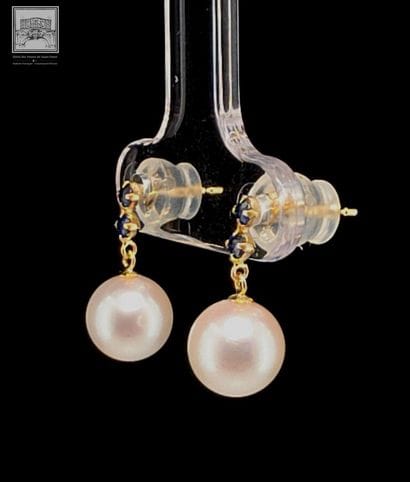 Paire de pendants d'oreilles en or jaune...