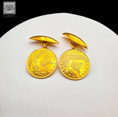 Paire de boutons de manchette
Or 18K 750/°°°
sertie...
