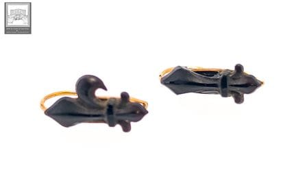 Paire de boucles d'oreille en or 18K 750/°°°
Sertie...