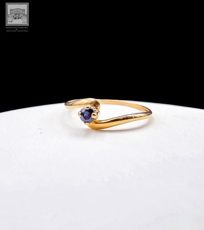 Bague
Or jaune 18K 750/°°°
Sertie d'un petit...