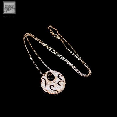 Très beau collier en or blanc 750°/.(18K)...