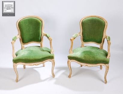 Paire de fauteuils cabriolet
Style Louis...
