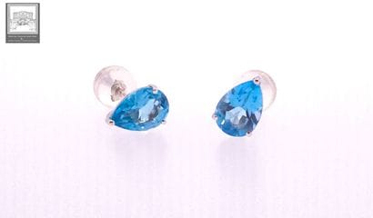 Pair of 750°/ (18K) white gold earrings weighing...